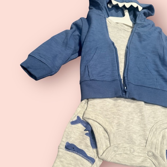 NWT Carter's Blue Shark Print Outfit Set With Shark Hoodie Size 3 Months - Picture 2 of 8